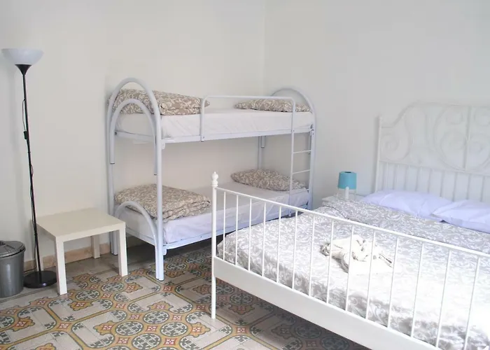 Sunrise Hostel & Rooms